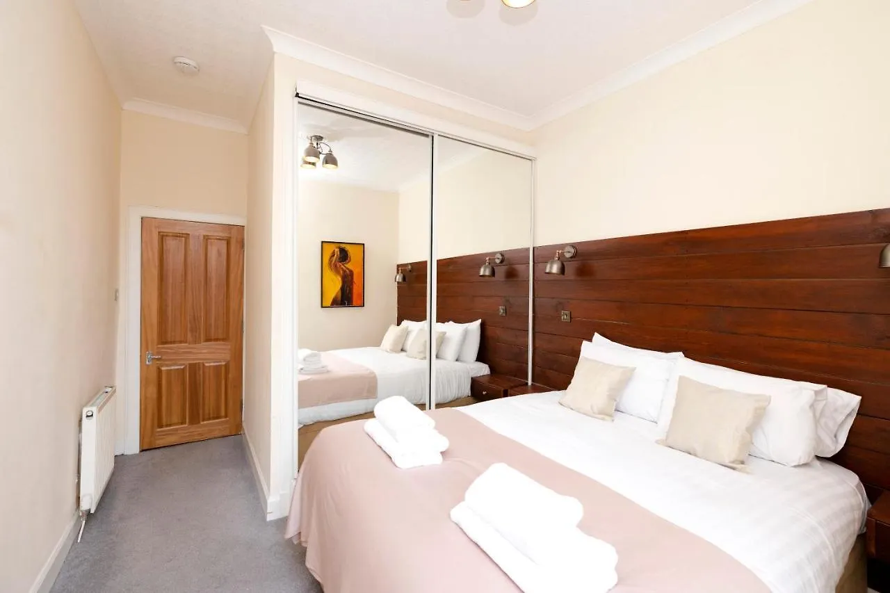 Joivy Attractive Flat Near Haymarket Station Apartment Edinburgh 0*,