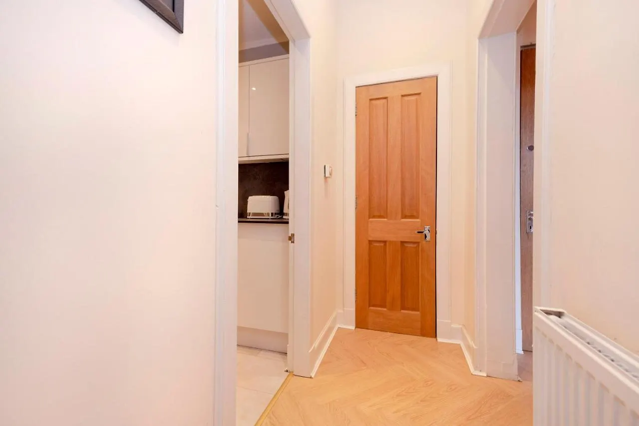 Joivy Attractive Flat Near Haymarket Station Apartment Edinburgh